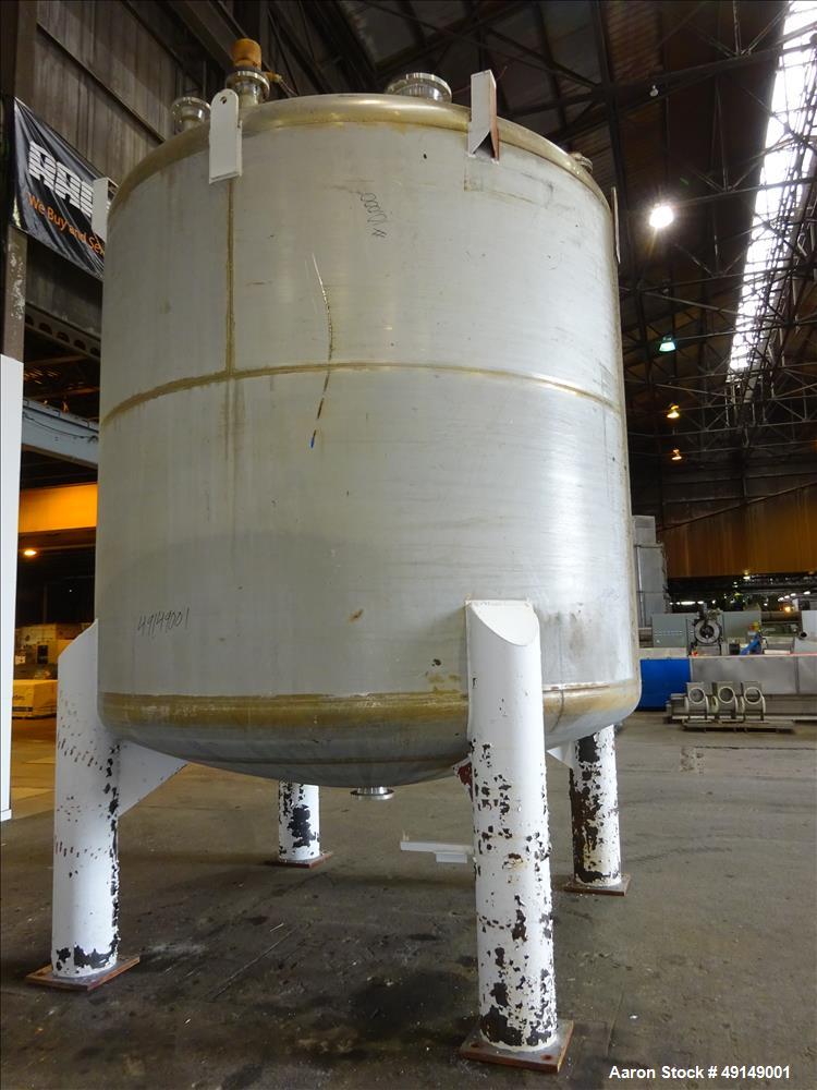Used Tank, Approximate 7,000 Gallon, 304 Stainless Steel, Vertical. Approximate