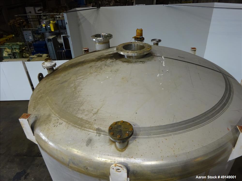 Used Tank, Approximate 7,000 Gallon, 304 Stainless Steel, Vertical. Approximate