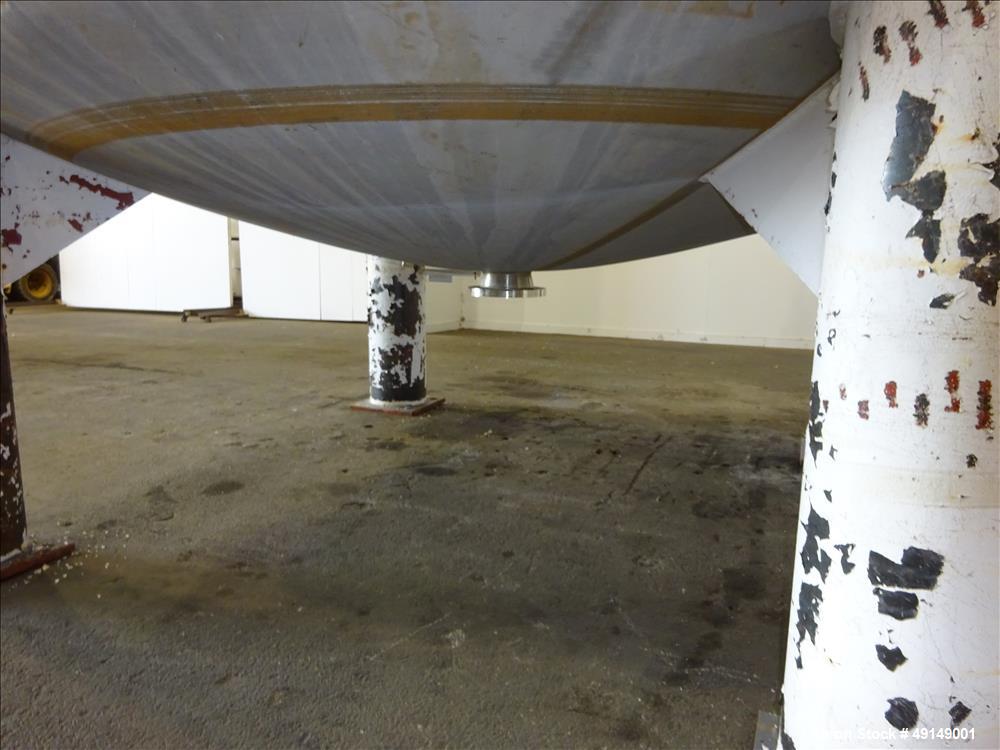 Used Tank, Approximate 7,000 Gallon, 304 Stainless Steel, Vertical. Approximate
