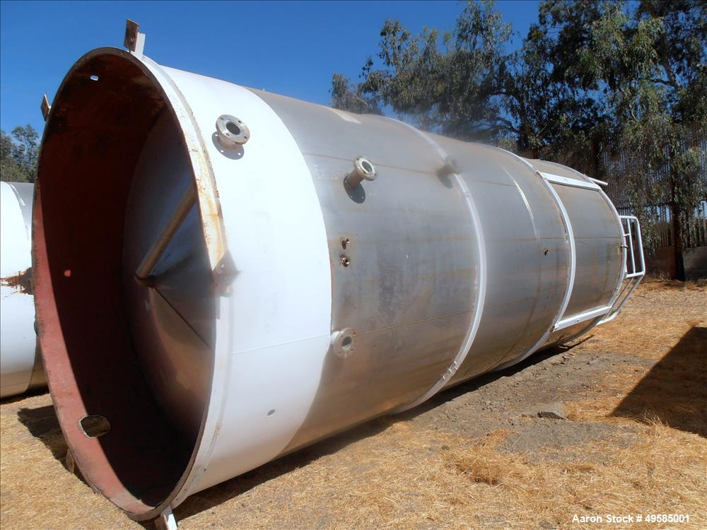 Used Tank, Approximate 12,000 Gallon, 304 Stainless Steel, Vertical.