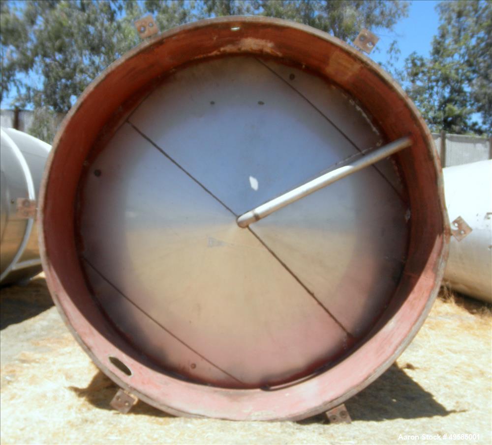 Used Tank, Approximate 12,000 Gallon, 304 Stainless Steel, Vertical.