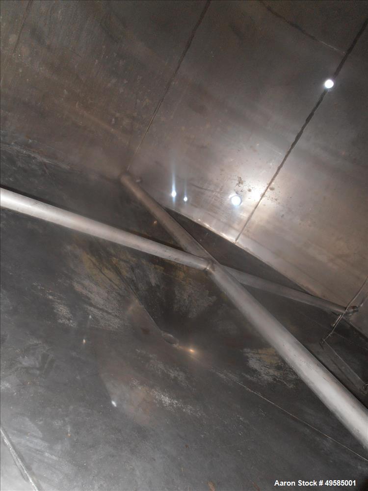 Used Tank, Approximate 12,000 Gallon, 304 Stainless Steel, Vertical.