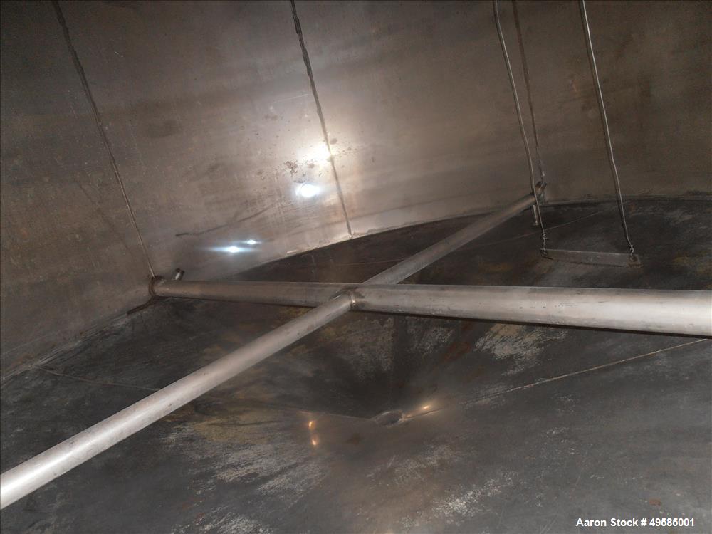 Used Tank, Approximate 12,000 Gallon, 304 Stainless Steel, Vertical.