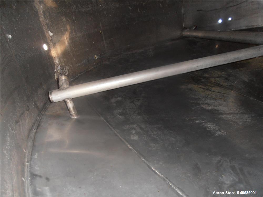 Used Tank, Approximate 12,000 Gallon, 304 Stainless Steel, Vertical.
