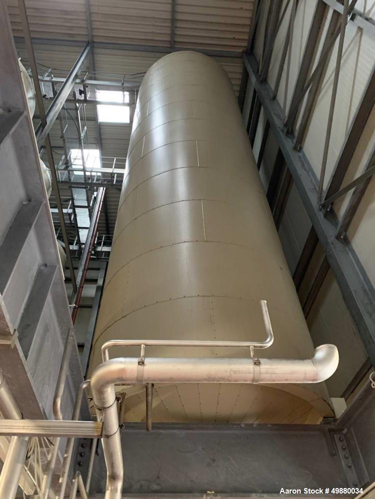 Holvrieka vertical tank, Total capacity 33597 gallon/127000 liter, working capacity 33333 gallon/126000 liter. 304 stainless steel on product contact parts. Jacketed rated for 30 PSI (2 bar) 124" dia...