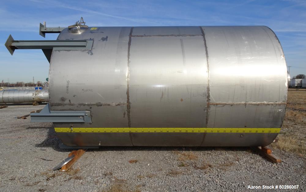 Used- Tank, 8,000 Gallon,304 Stainless Steel, Vertical. 