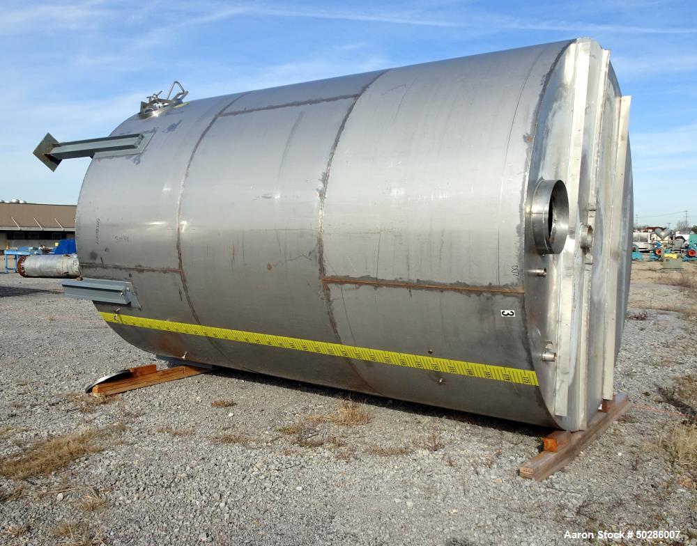 Used- Tank, 8,000 Gallon,304 Stainless Steel, Vertical. 