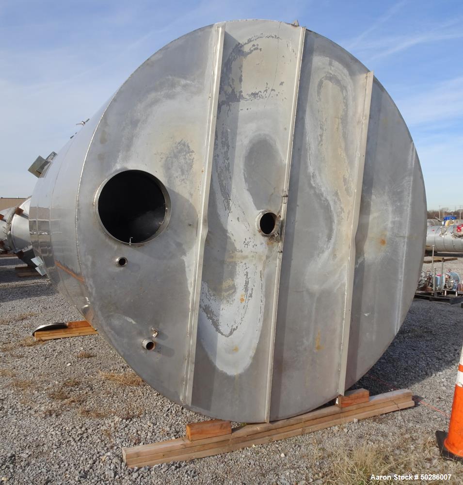 Used Tank, 8,000 Gallon,304 Stainless Steel, Vertical. 