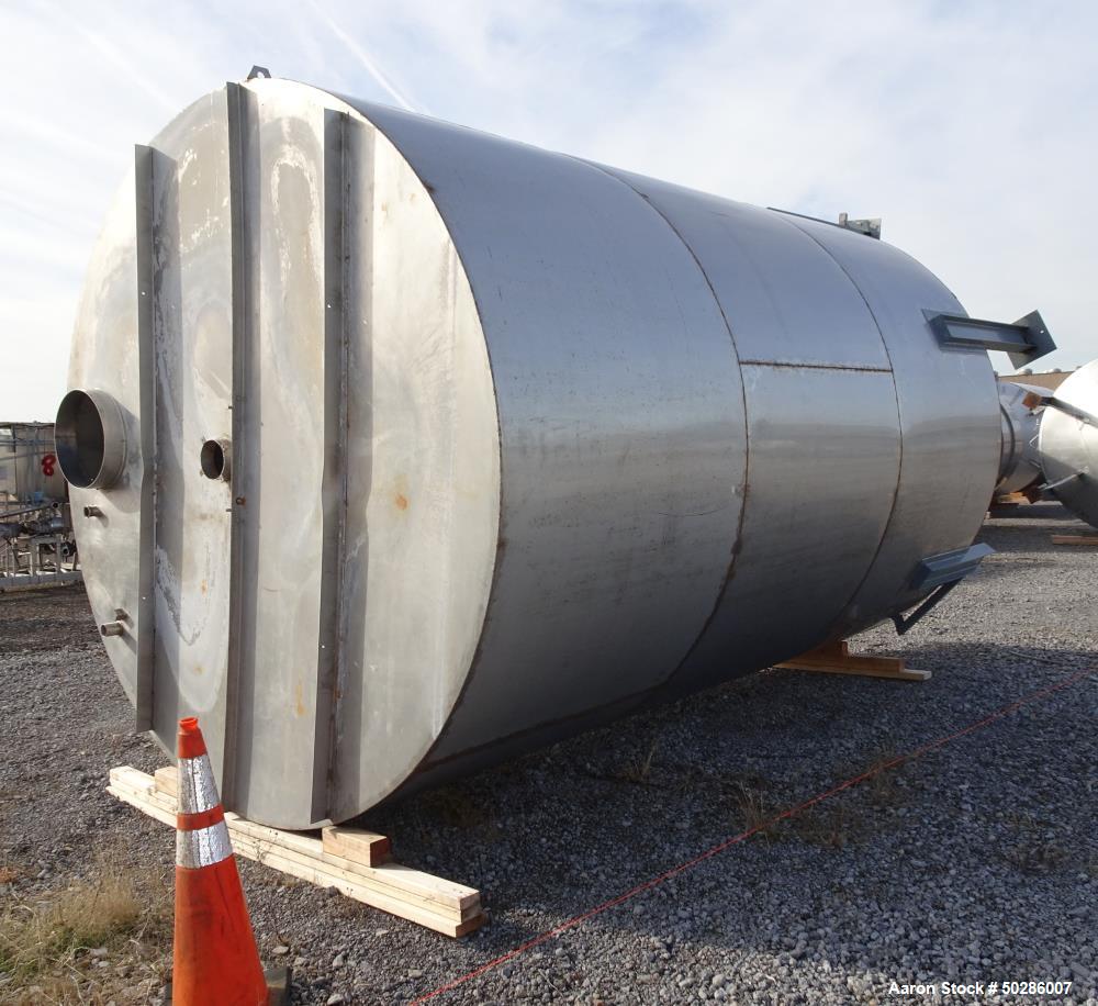 Used- Tank, 8,000 Gallon,304 Stainless Steel, Vertical. 