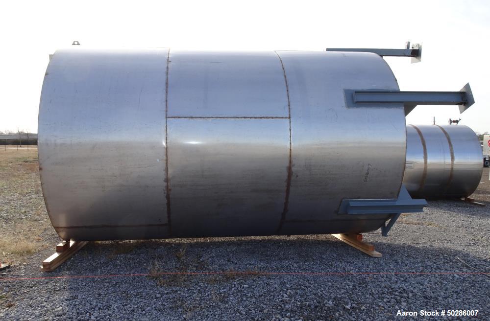 Used- Tank, 8,000 Gallon,304 Stainless Steel, Vertical. 