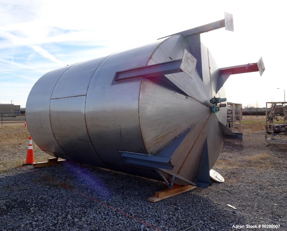 Used Tank, 8,000 Gallon,304 Stainless Steel, Vertical. 