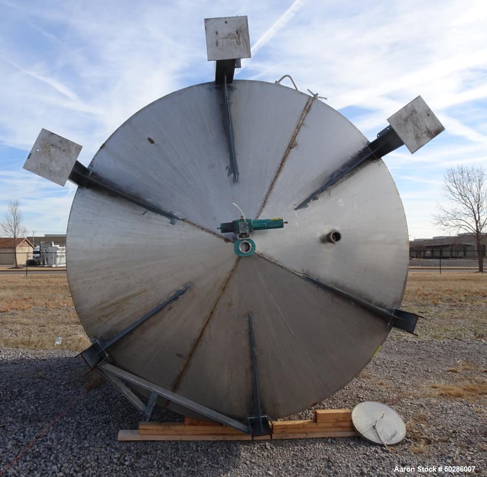 Used- Tank, 8,000 Gallon,304 Stainless Steel, Vertical. 