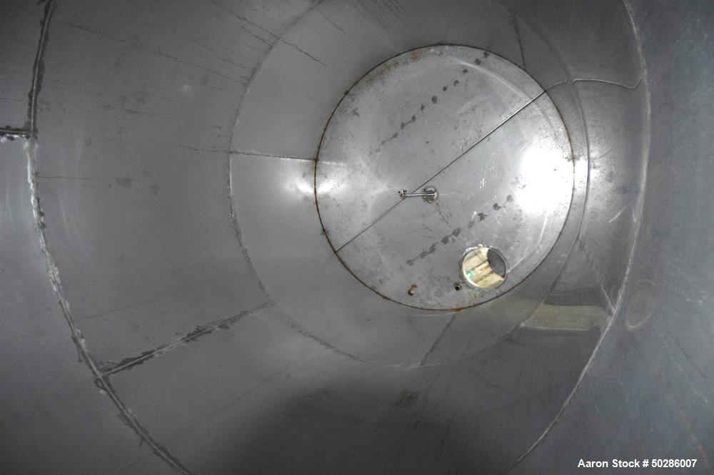 Used Tank, 8,000 Gallon,304 Stainless Steel, Vertical. 
