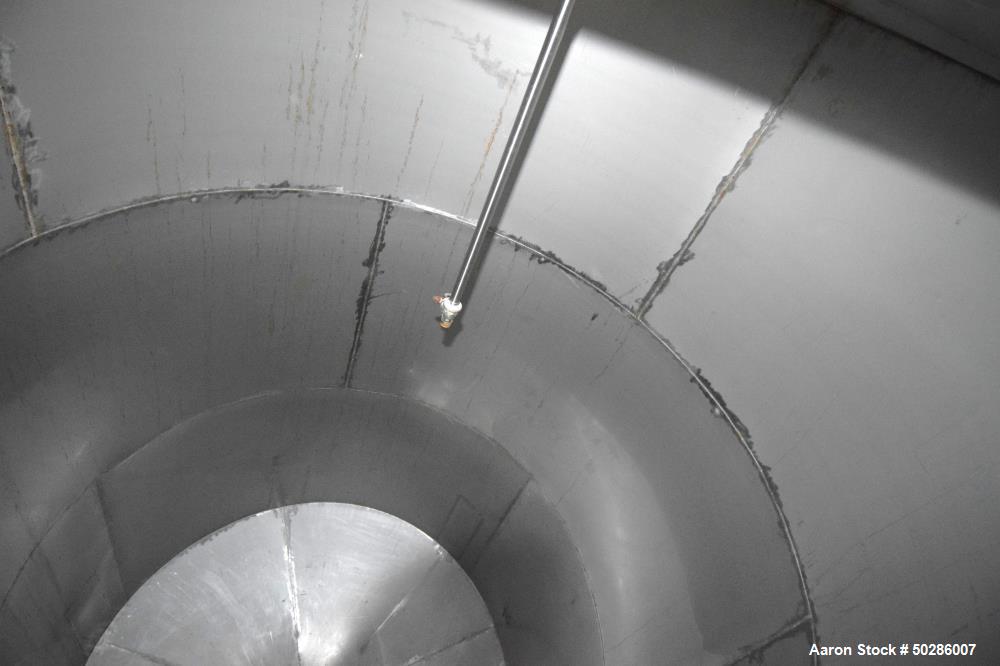 Used Tank, 8,000 Gallon,304 Stainless Steel, Vertical. 