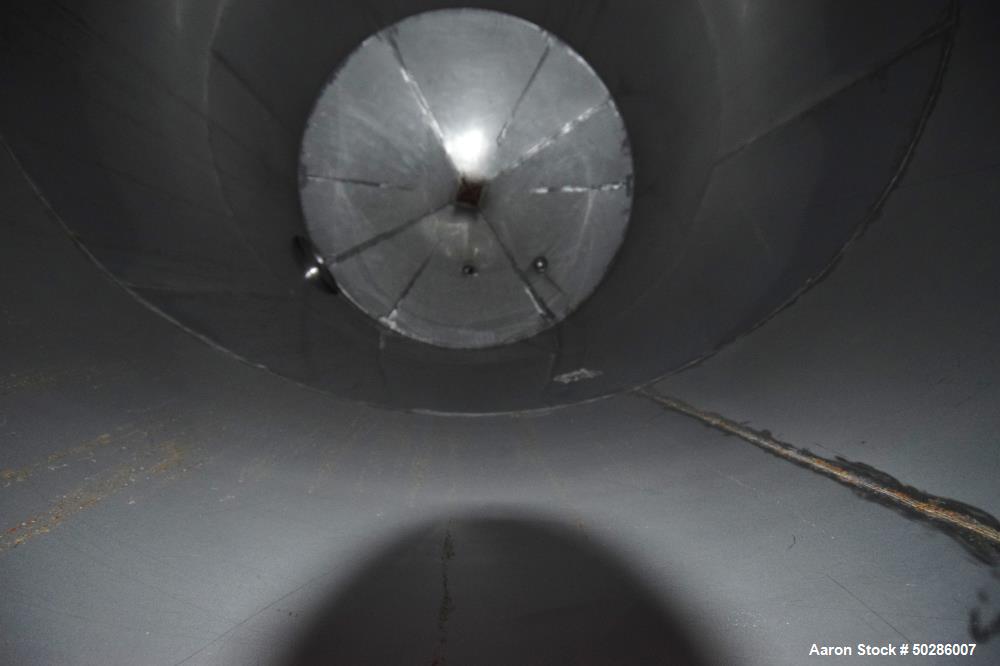 Used Tank, 8,000 Gallon,304 Stainless Steel, Vertical. 