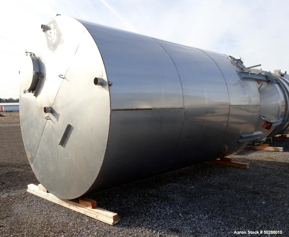 Used- Tank, 8,000 Gallon, 304 Stainless Steel, Vertical.