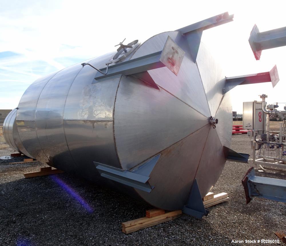 Used- Tank, 8,000 Gallon, 304 Stainless Steel, Vertical.