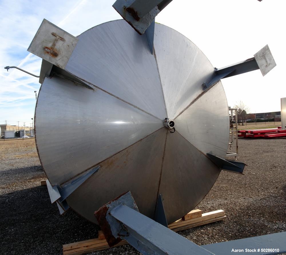 Used- Tank, 8,000 Gallon, 304 Stainless Steel, Vertical.