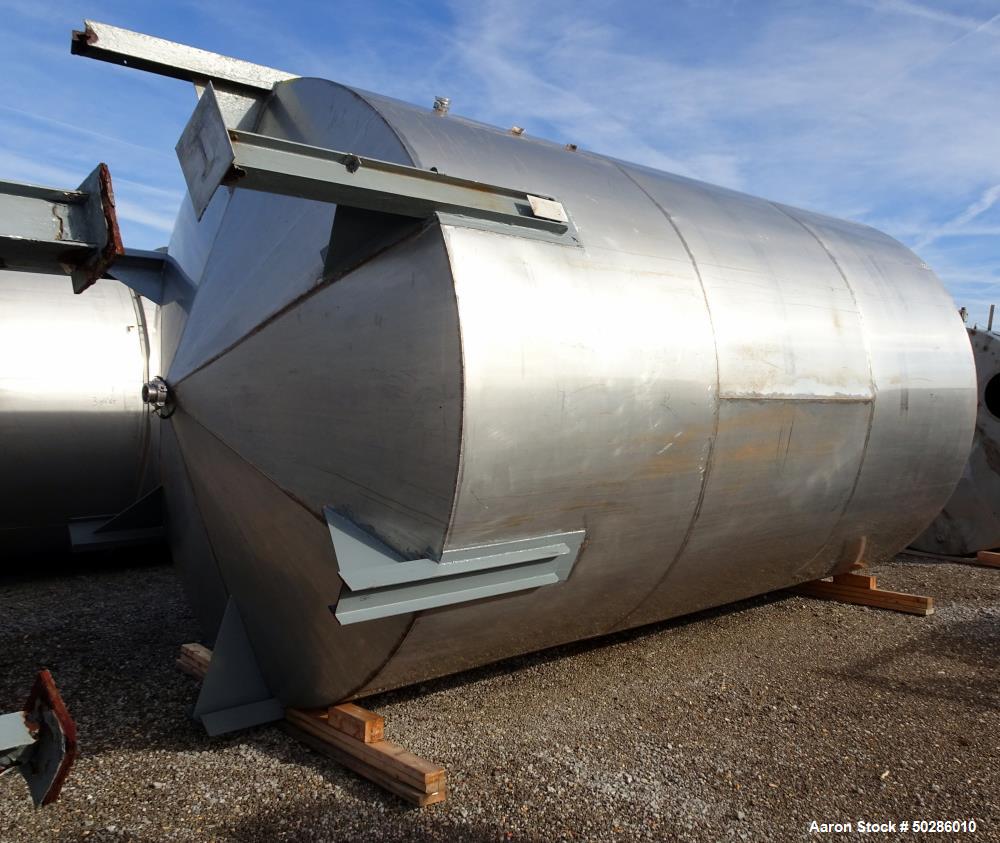 Used- Tank, 8,000 Gallon, 304 Stainless Steel, Vertical.