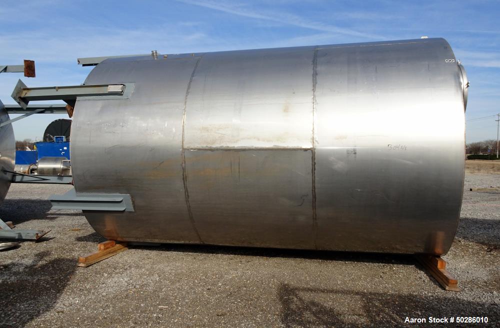 Used- Tank, 8,000 Gallon, 304 Stainless Steel, Vertical.