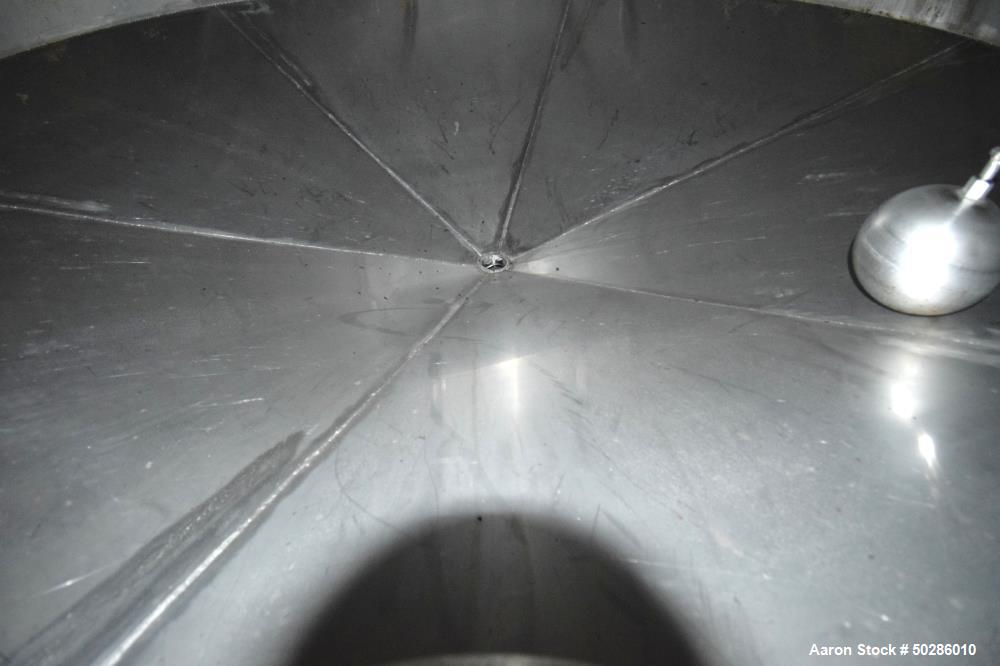 Used Tank, 8,000 Gallon, 304 Stainless Steel, Vertical.