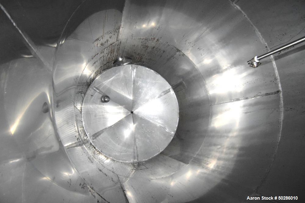 Used Tank, 8,000 Gallon, 304 Stainless Steel, Vertical.