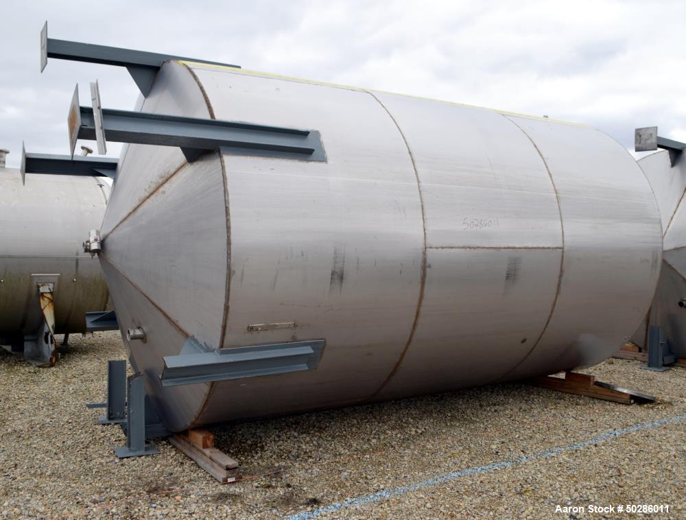 Used Tank, 8,000 Gallon, 304 Stainless Steel, Vertical. 
