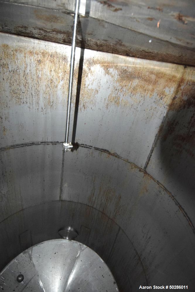 Used Tank, 8,000 Gallon, 304 Stainless Steel, Vertical. 