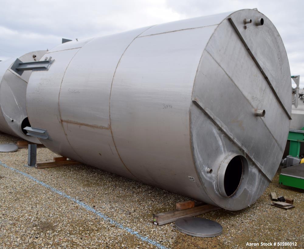 Used Tank, 8,000 Gallon, 304 Stainless Steel, Vertical.