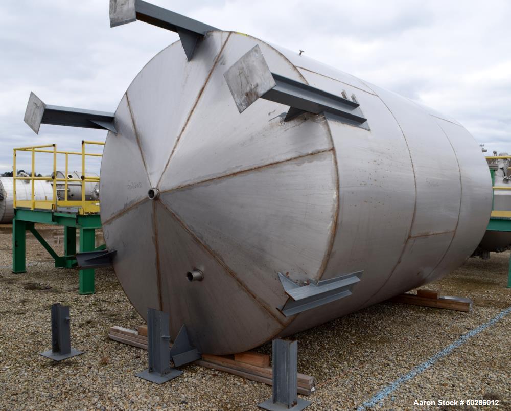 Used- Tank, 8,000 Gallon, 304 Stainless Steel, Vertical.