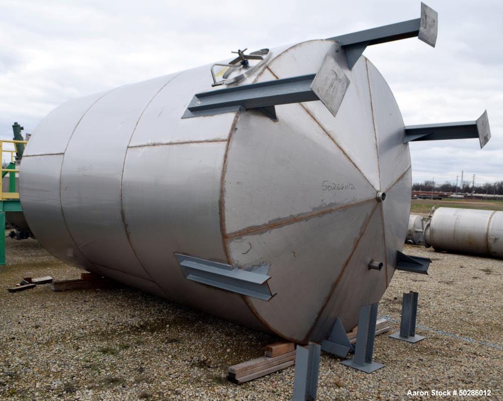 Used- Tank, 8,000 Gallon, 304 Stainless Steel, Vertical.