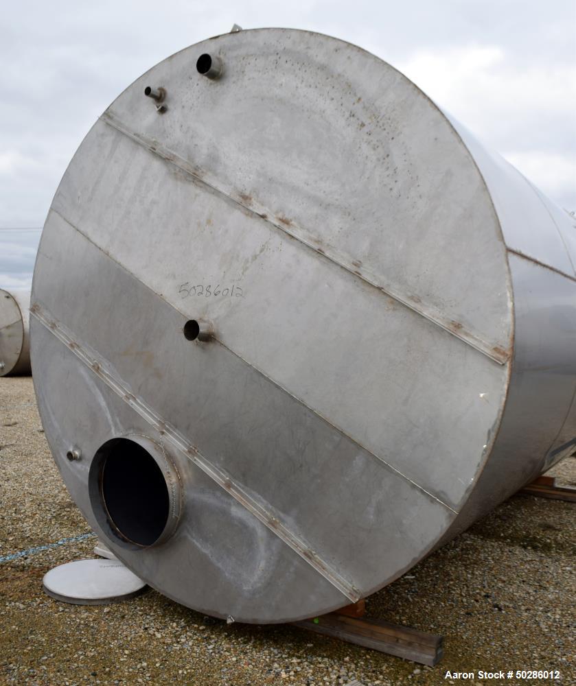 Used Tank, 8,000 Gallon, 304 Stainless Steel, Vertical.