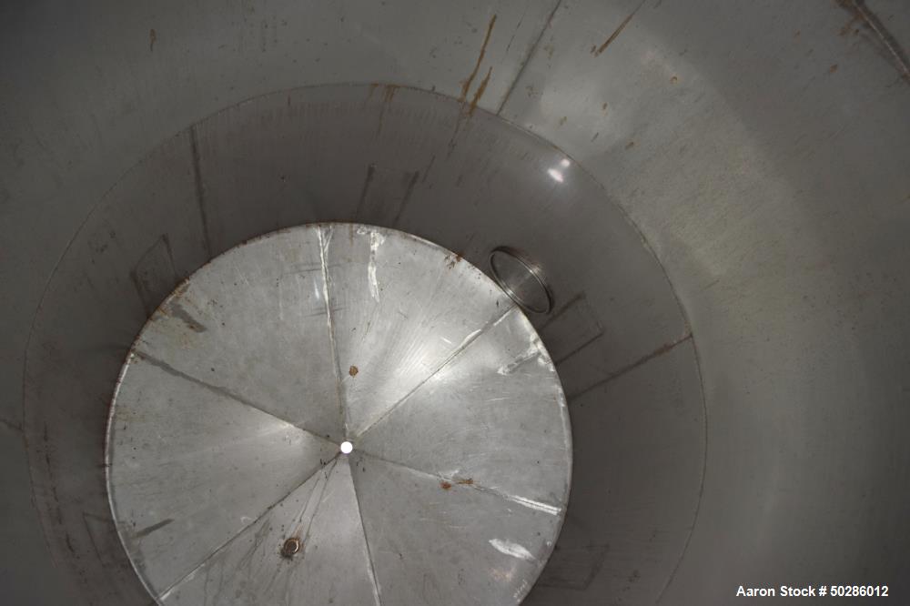 Used Tank, 8,000 Gallon, 304 Stainless Steel, Vertical.