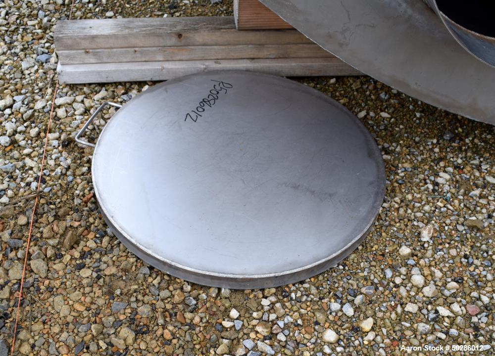 Used Tank, 8,000 Gallon, 304 Stainless Steel, Vertical.