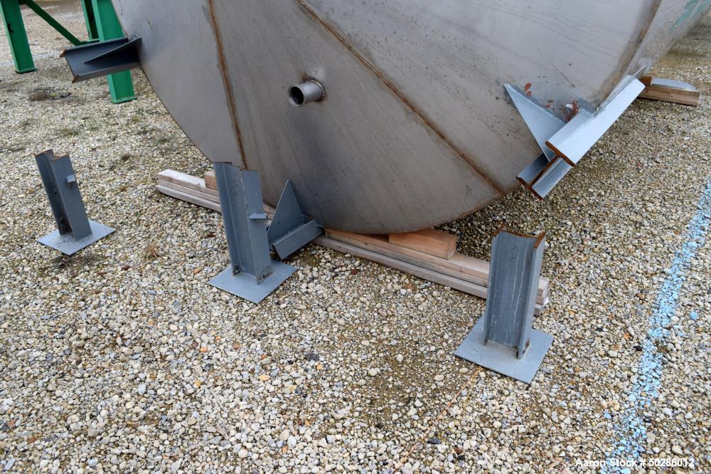 Used Tank, 8,000 Gallon, 304 Stainless Steel, Vertical.