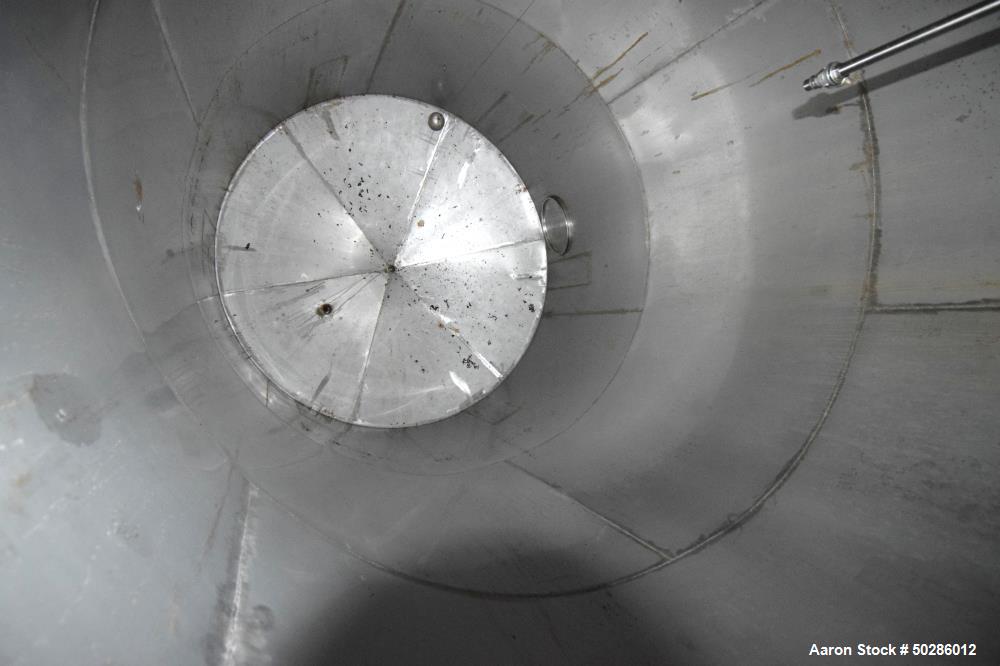 Used Tank, 8,000 Gallon, 304 Stainless Steel, Vertical.