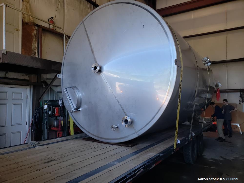 Unused 6,500 Gallon 304 Stainless Steel Vertical Tank