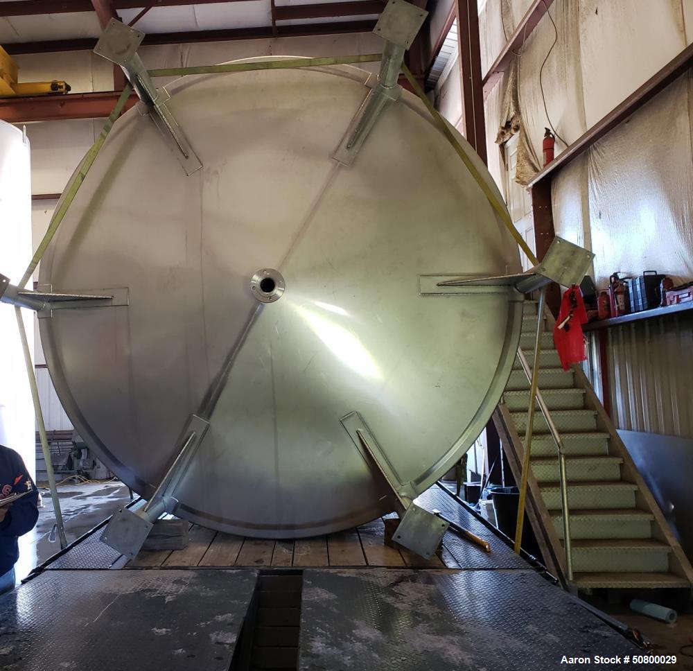 Unused 6,500 Gallon 304 Stainless Steel Vertical Tank