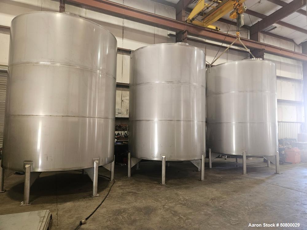 Unused 6,500 Gallon 304 Stainless Steel Vertical Tank