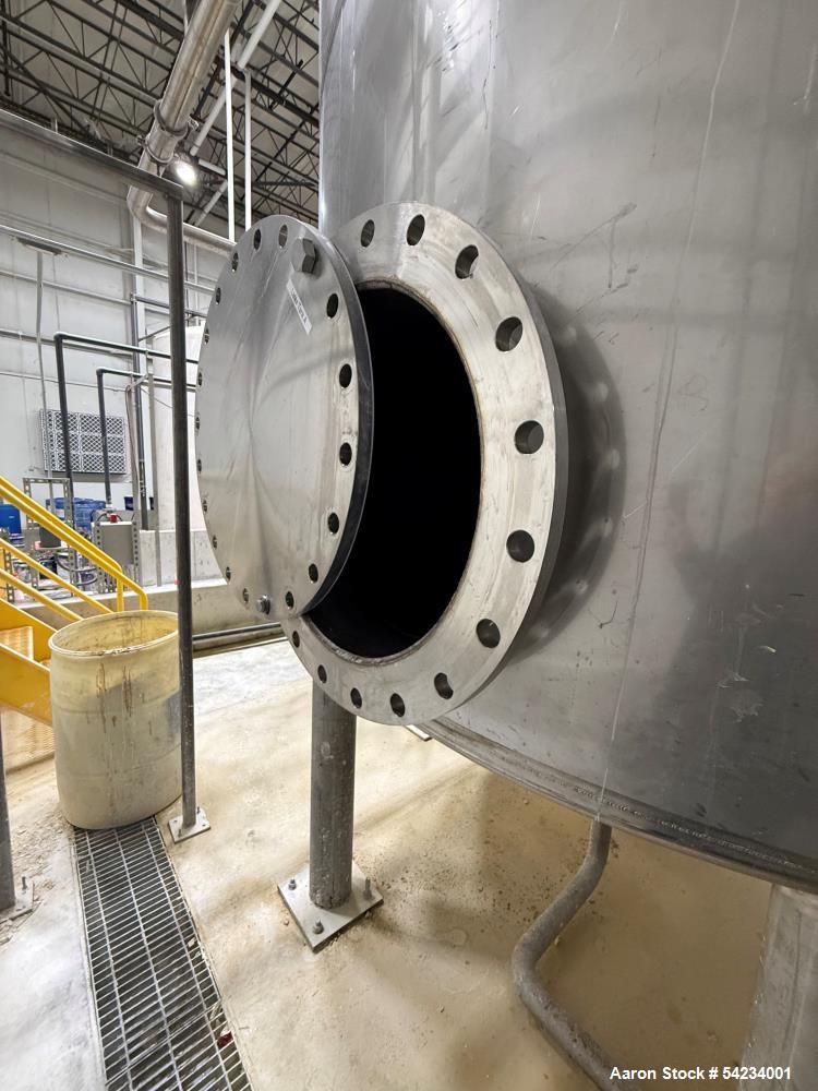 Used 7,500 Gallon 304 Stainless Steel Vertical Tank for Sale