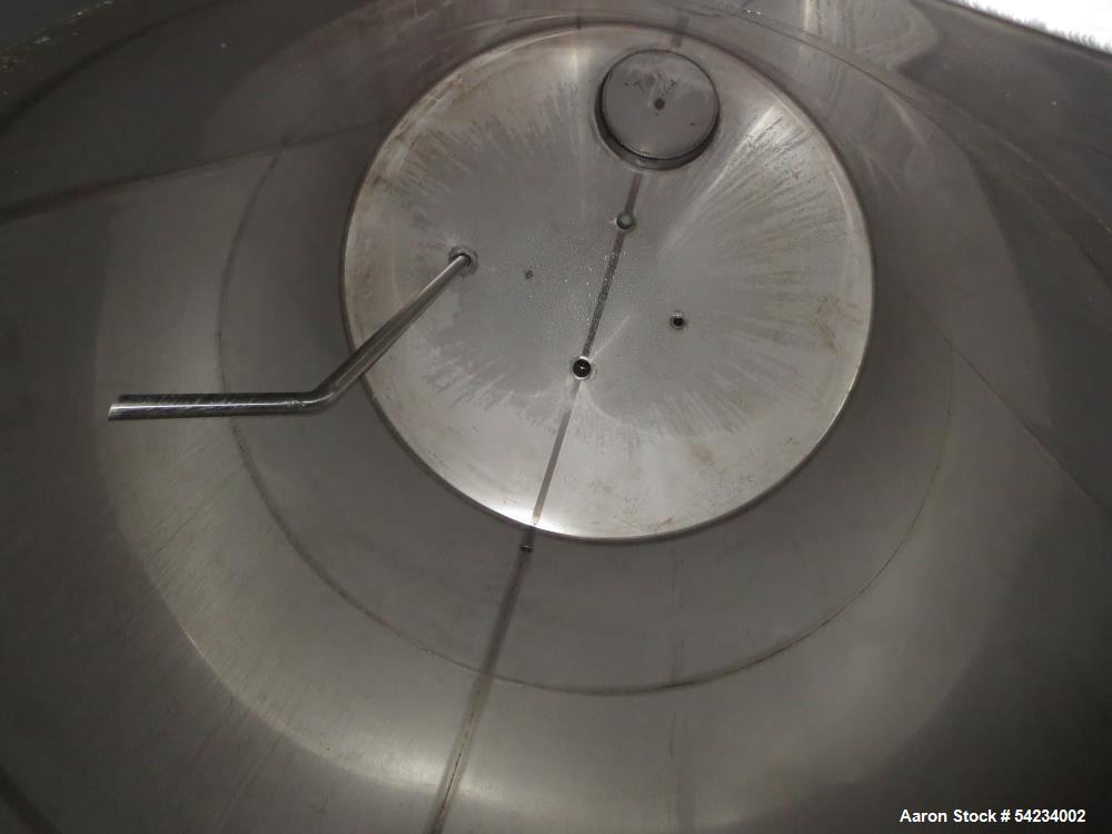 Industrial 304 Stainless Steel Tank – 7,500 Gallon, Vertical, Leg Mounted