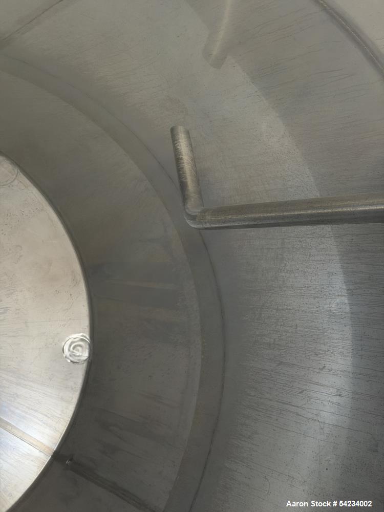 Industrial 304 Stainless Steel Tank – 7,500 Gallon, Vertical, Leg Mounted