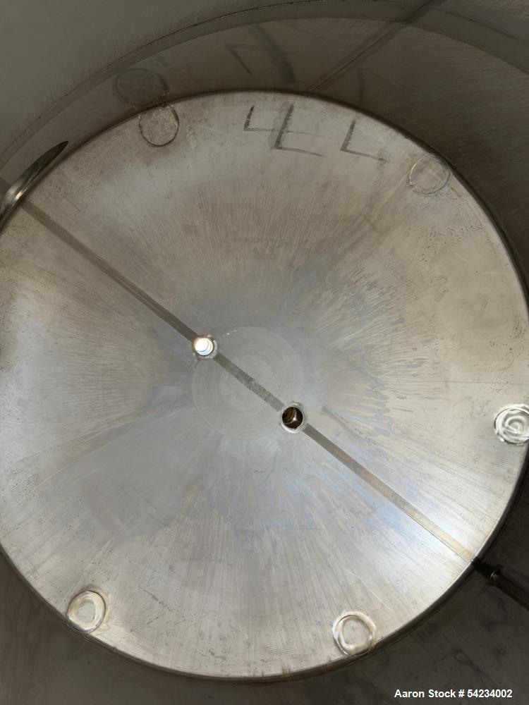 Industrial 304 Stainless Steel Tank – 7,500 Gallon, Vertical, Leg Mounted