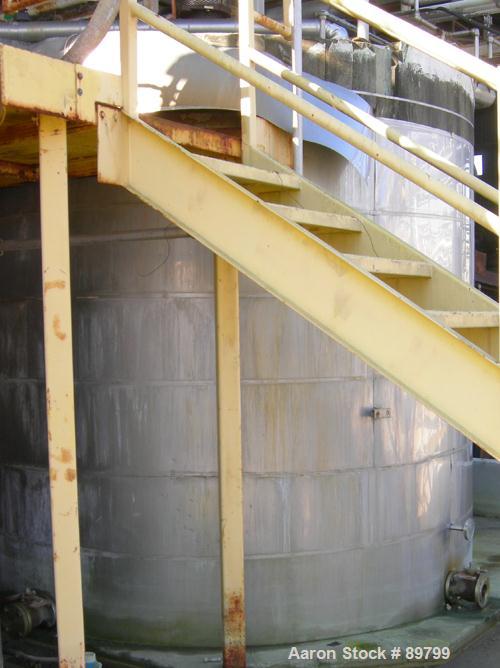 USED: Approximate 6,000 gallon stainless steel storage tank. Flat top and bottom. 10' diameter x 10' straight side. 3" side bottom outlet. Insulated. Various top openings. Internal baffles.