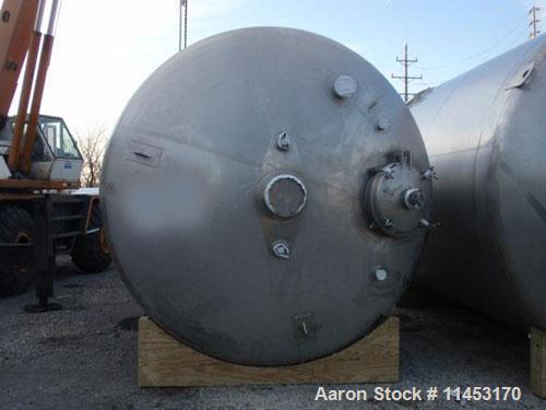 Used-31,000 Liter (8190 Gallon) Apache Storage Tank, 304 stainless steel construction, 120" inner diameter x 149" straight s...