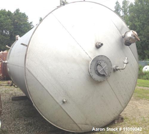 Used- 10000 Gallon Stainless Steel Vertical Tank