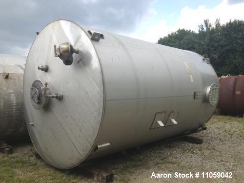 Used- 10000 Gallon Stainless Steel Vertical Tank