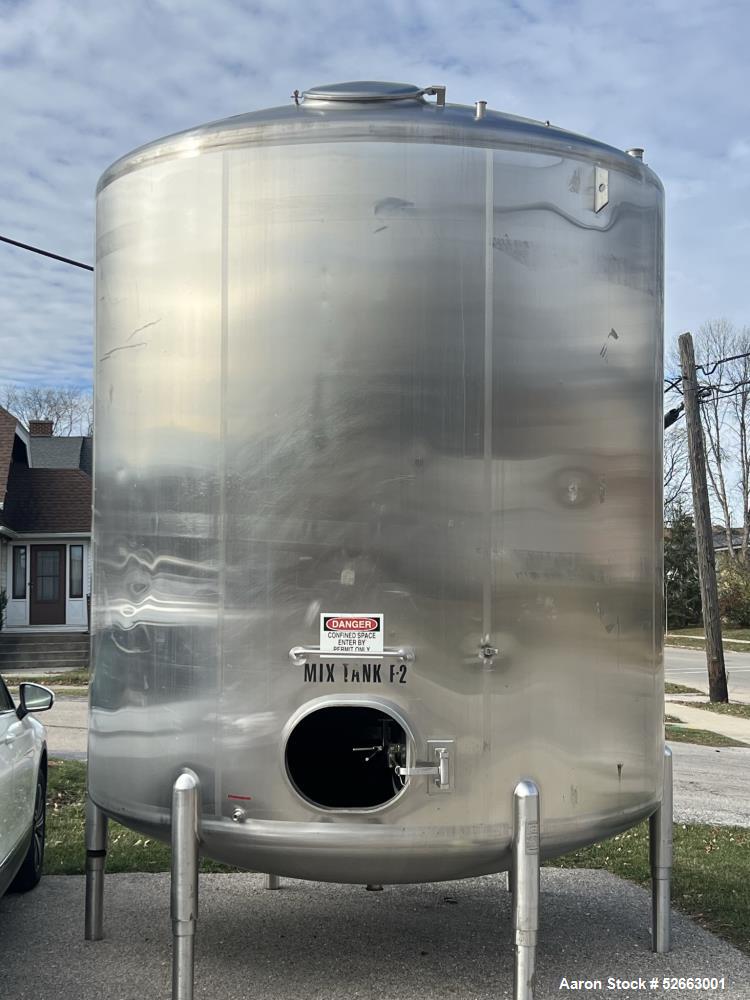 Used Cherry Burrell Storage Tank, Stainless Steel, Vertical, 5000 gallon Capacit