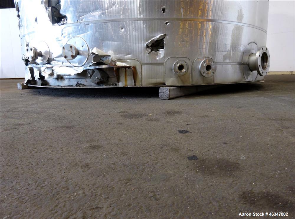 Used Evans & Sons Tank, 9000 Gallon, 316 Stainless Steel, Vertical. Approximate 126” diameter x 168” straight side, flat top and bottom. Internal atmospheric at 150 degrees F. Openings top 2”, (4) 4”...
