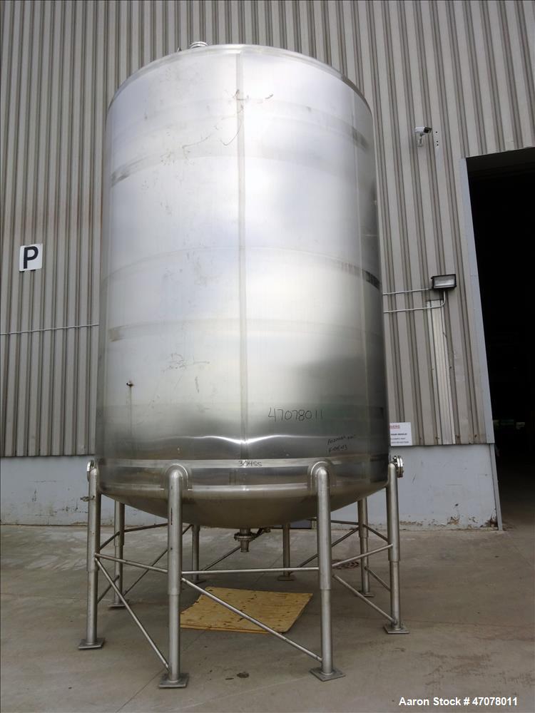Used Feldmeier Tank, 7944 Gallon, 304 Stainless Steel, Vertical.